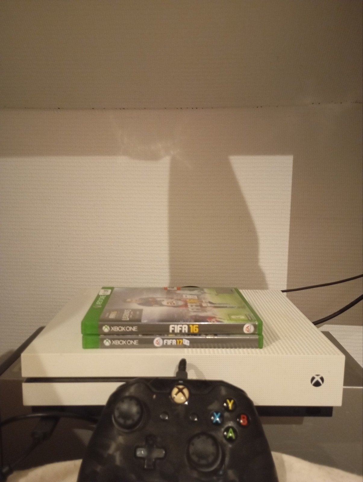 Prima werkende Xbox One S + controller + 2 games, Ophalen, 500 GB, Xbox One S, Zo goed als nieuw