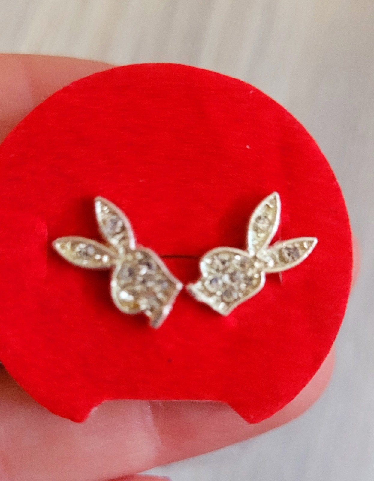Leuke zilverkleurige konijnen oorbellen met steentjes, Overige materialen, Nieuw, Ophalen of Verzenden, Knopjes of Stekers