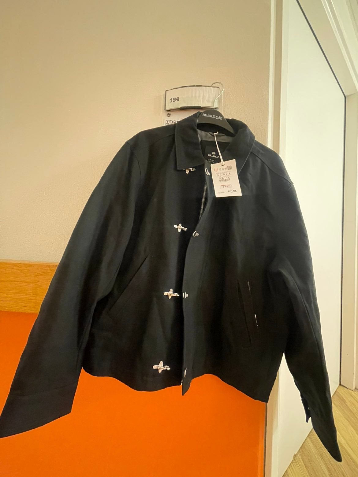 Pull&Bear Zwarte Jas met Haaksluitingen - Maat S, Pull&Bear, Zwart, Nieuw, Ophalen of Verzenden