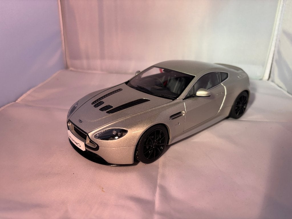 Autoart 1:18 Aston Martin V12 Vantage S, Ophalen of Verzenden, Zo goed als nieuw, Auto, Autoart