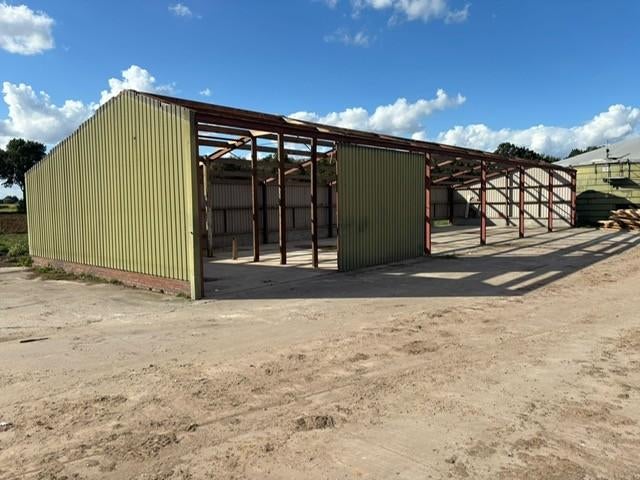 Staalconstructie 8x28m (Gestraald & Gecoat), Doe-het-zelf en Verbouw, Metalen, Ophalen, Zo goed als nieuw, IJzer