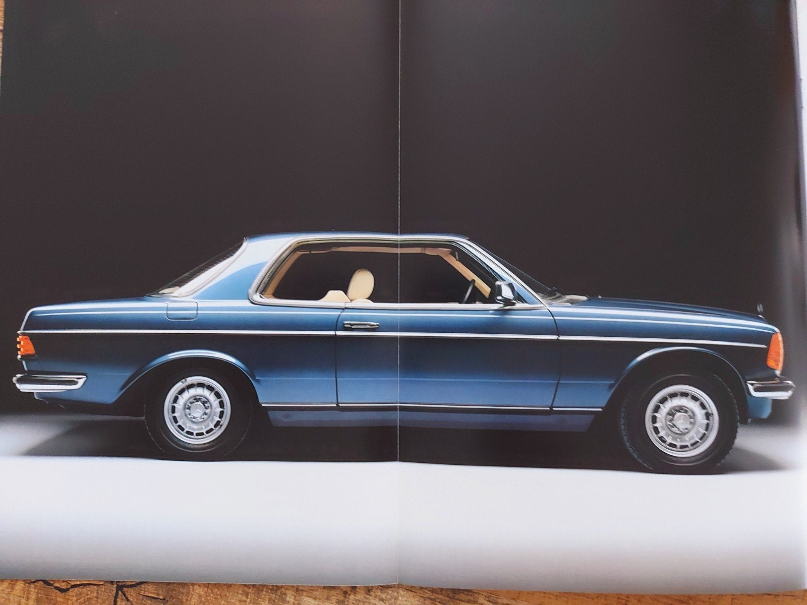 1983 Mercedes W123 coupe CE Duitstalige folder, Ophalen of Verzenden, Zo goed als nieuw, Mercedes