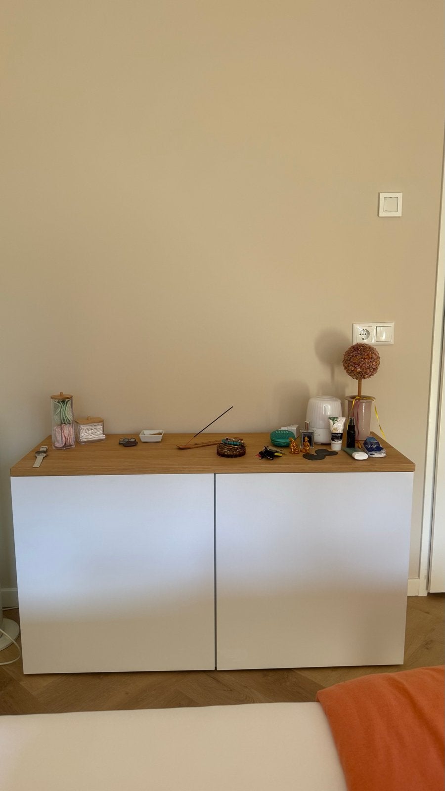 IKEA BESTÅ Kast met deuren en eikenfineer bovenblad, Ophalen, Zo goed als nieuw