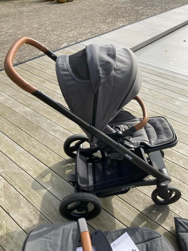 Mutsy Icon Combiwagen met reiswieg, kinderzitje & trappelzak, Ophalen, Gebruikt, Combiwagen, Met reiswieg