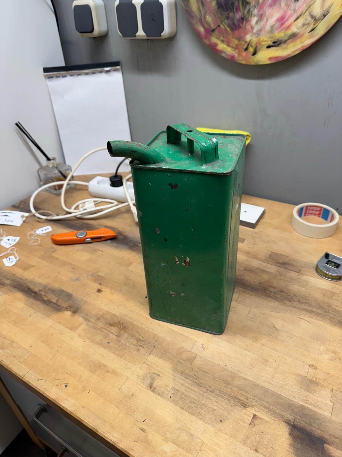 Oude caltex olietank e-60, Ophalen of Verzenden
