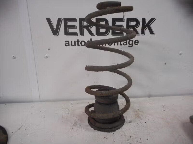SCHROEFVEER RECHTS ACHTER Volvo 440 (01-1988/12-1996), Auto-onderdelen, Gebruikt, Info@volvocars.com, Ophalen of Verzenden, Volvo