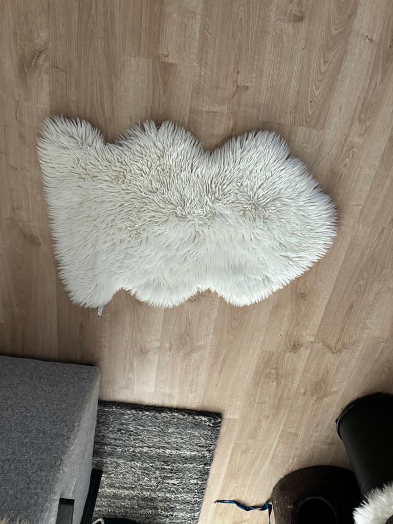 Mooi imitatie bont vloerkleedje, Ophalen, Gebruikt, Wit, 50 tot 100 cm