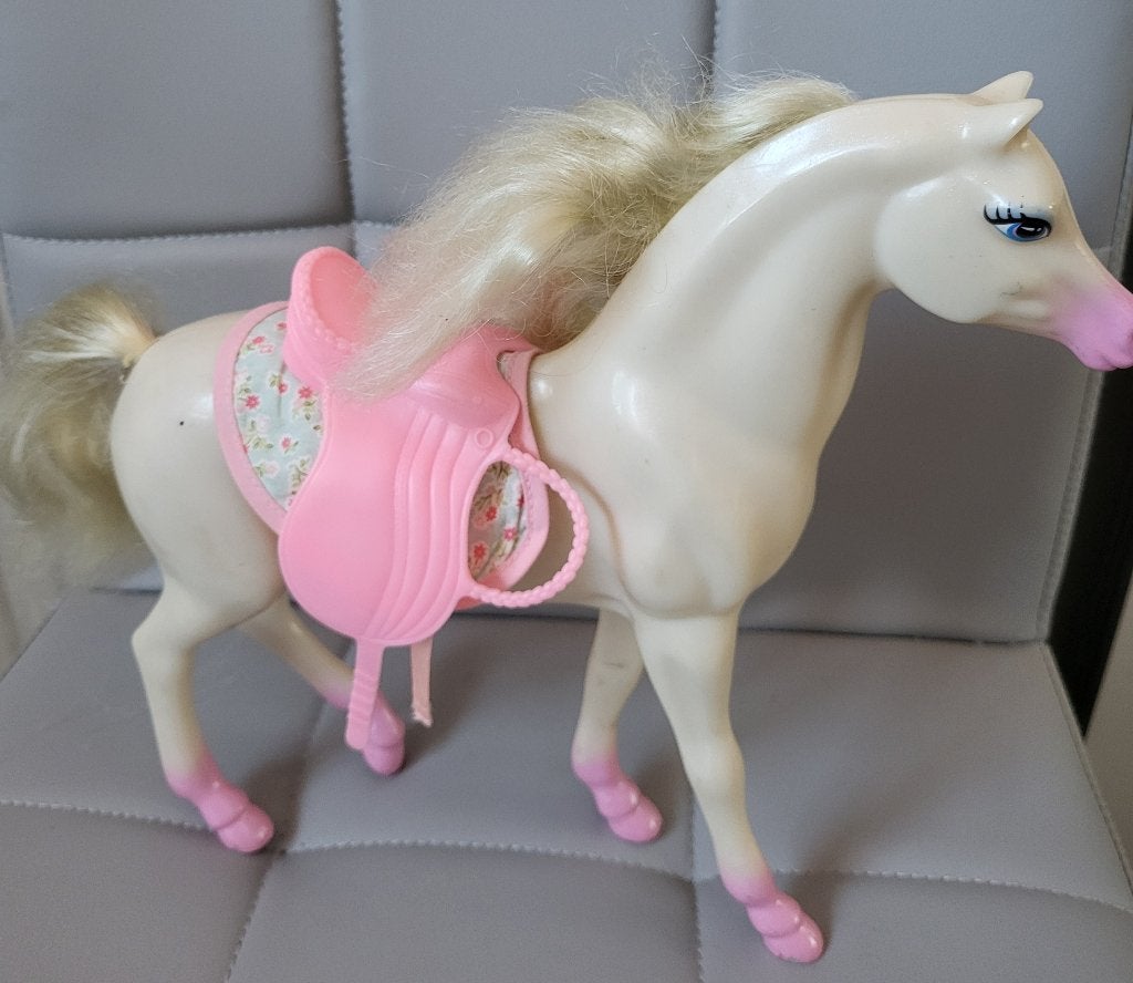 Barbie paard met accessoires, Kinderen en Baby's, Ophalen of Verzenden, Zo goed als nieuw, Barbie
