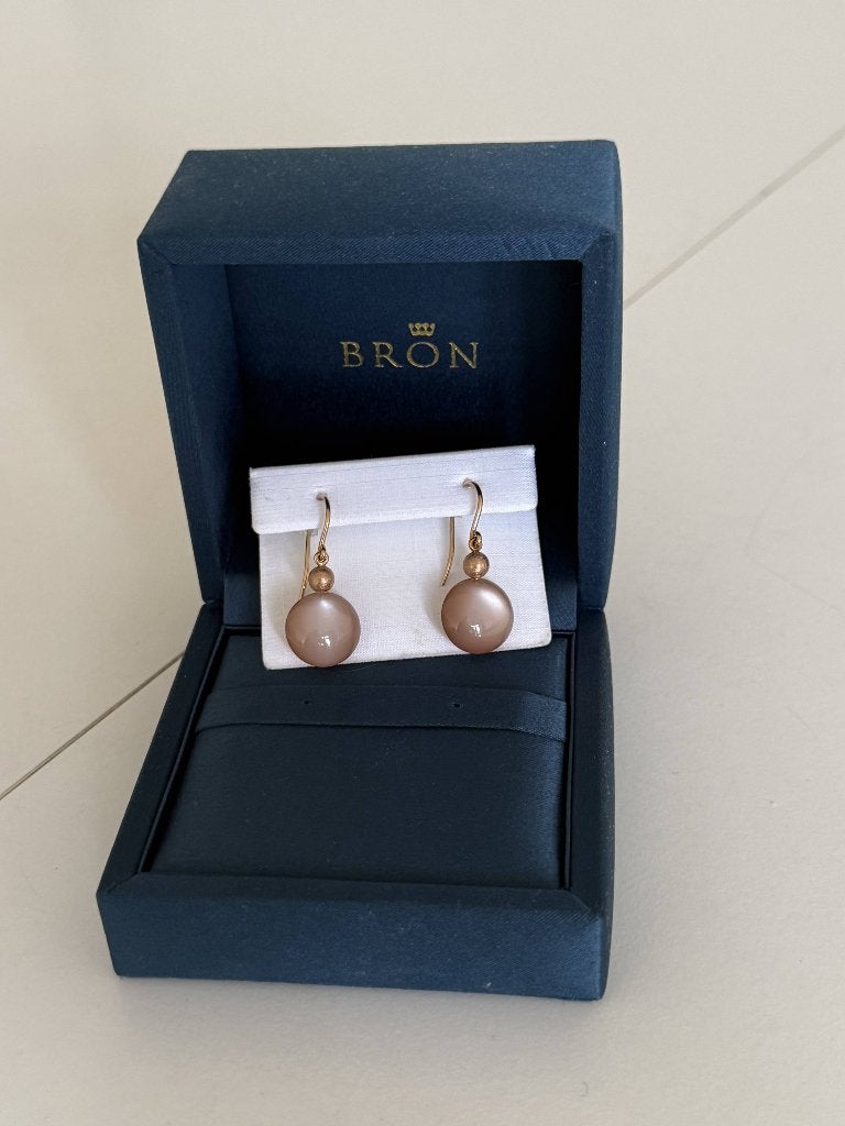 BRON oorbellen – 14 karaat roségoud met maansteen, Ophalen, Hangers, Zo goed als nieuw, Met edelsteen