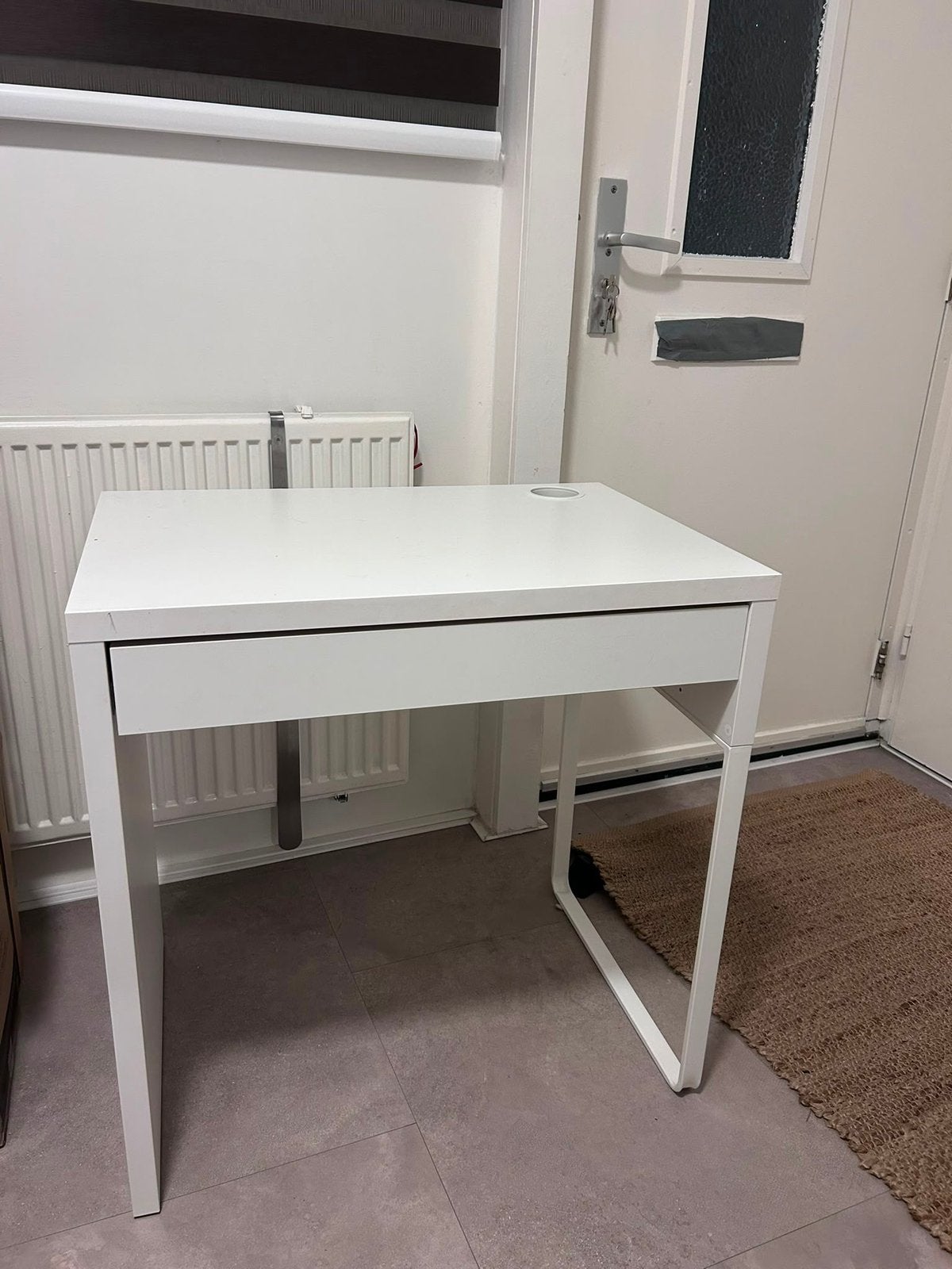 Ikea bureau/make up tafel, Ophalen, Zo goed als nieuw