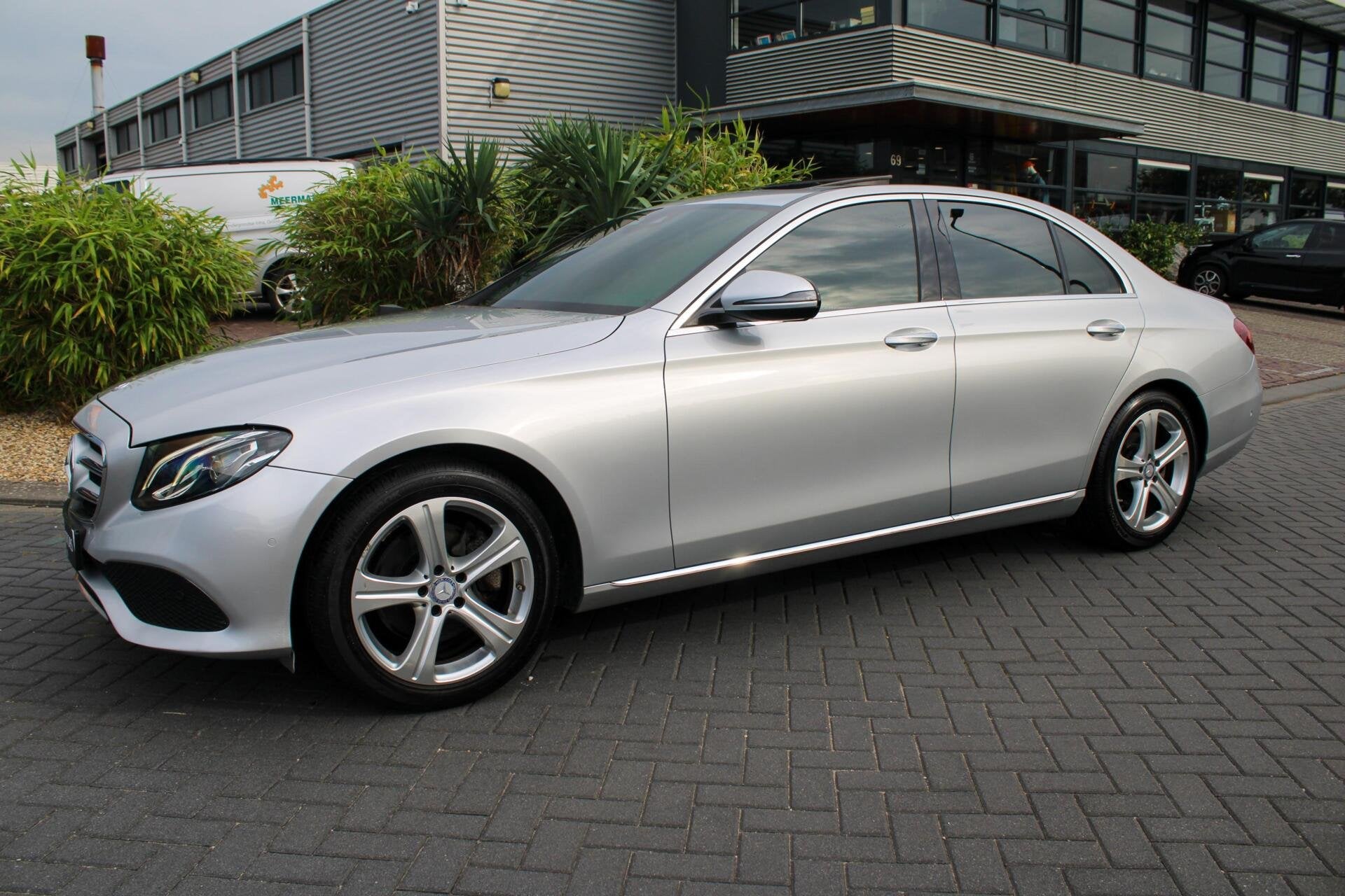 Mercedes-Benz E 200|SFEER|STOELVRW V+A|CAM|DAK|LEER|MEMORY, Automaat, Achterwielaandrijving, Gebruikt, 4 cilinders