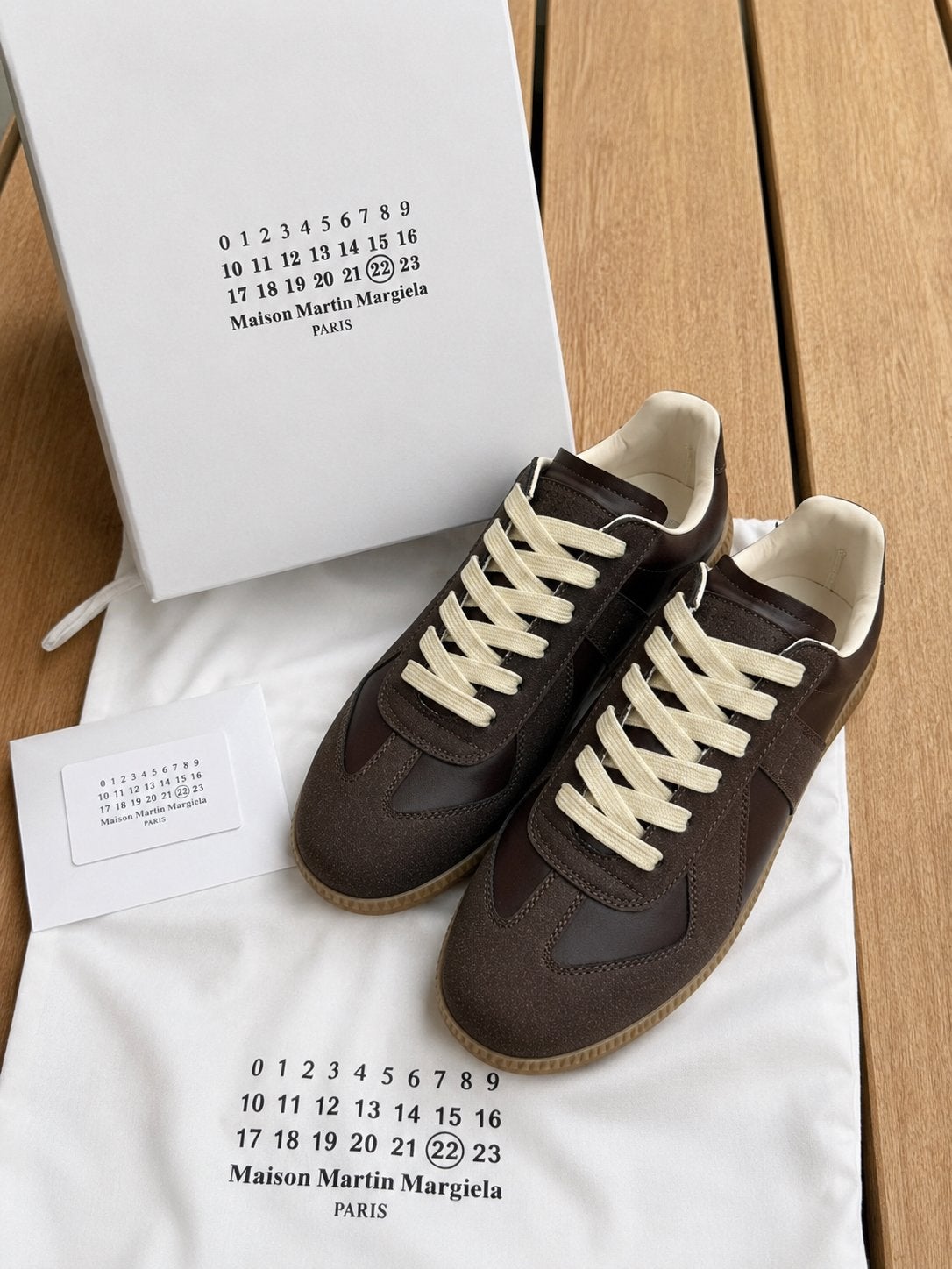 Maison Margiela - Maat 43, Kleding | Heren, Bruin, Nieuw, Ophalen of Verzenden, Sneakers of Gympen