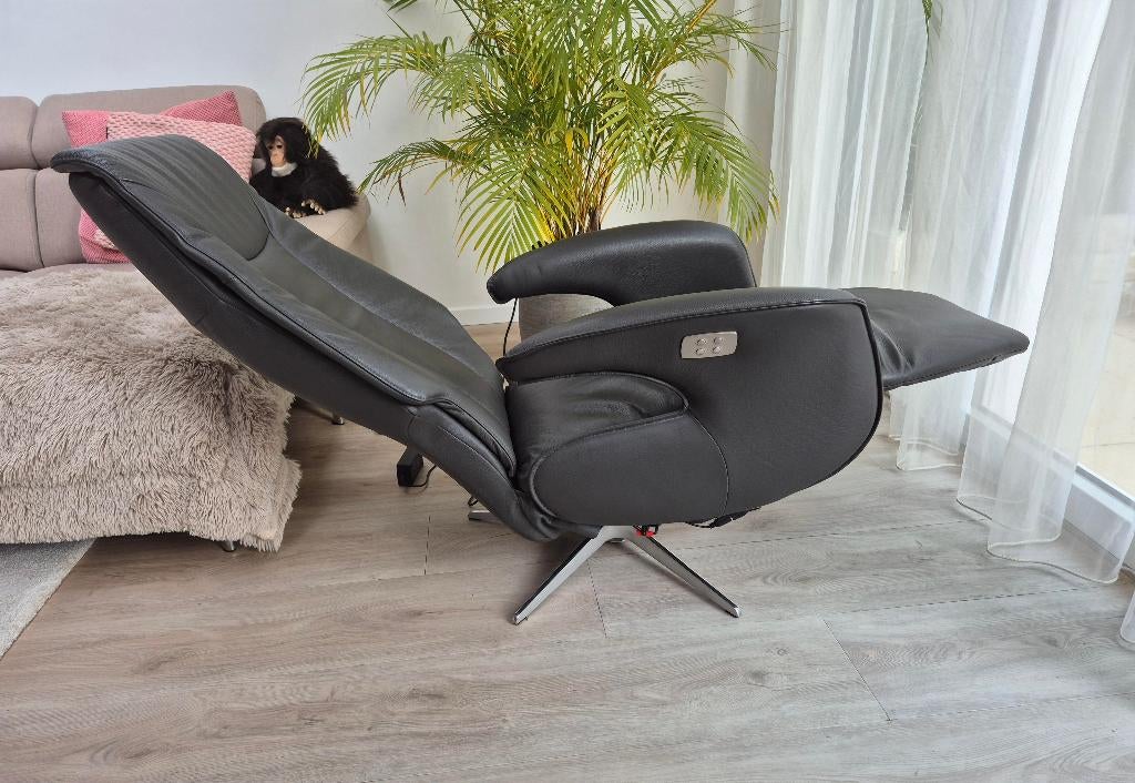 Relax Fauteuil - Draaibaar - Leer - Elektrisch, Ophalen, Zo goed als nieuw, 50 tot 75 cm, Leer