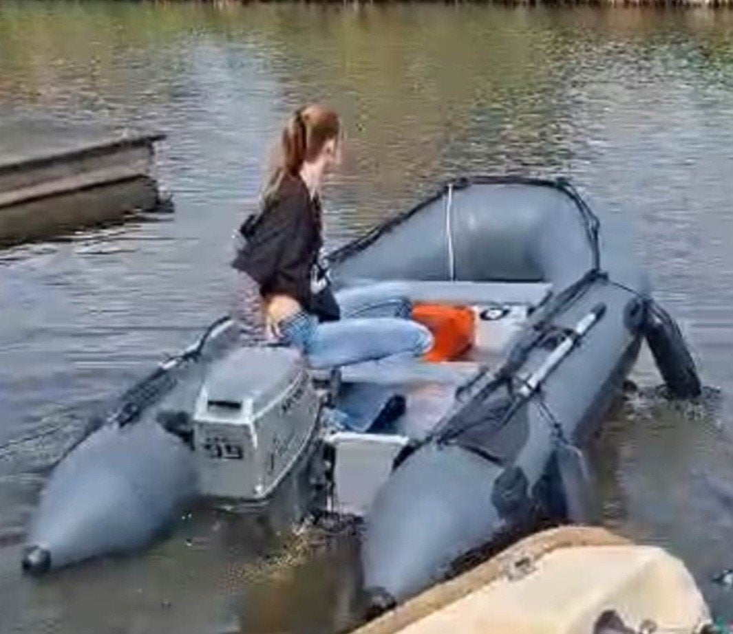 Rubberboot Kesser, met 15pk Honda 4 tact buitenboordmotor., Ophalen, Motorboot, Zo goed als nieuw, Motor en Techniek