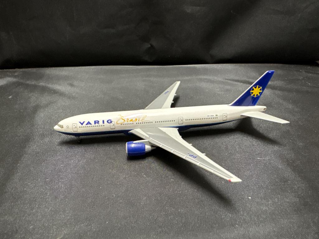 Varig Brasil Boeing 777 Vliegtuigmodel 1:400, Ophalen of Verzenden, Zo goed als nieuw, Schaalmodel