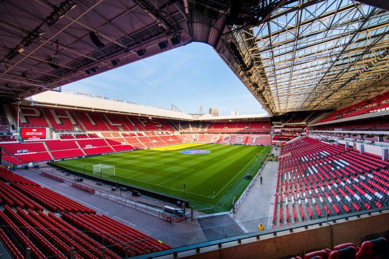 Gezocht:  2 seizoenskaarten PSV ter overname, Tickets en Kaartjes, Sport | Voetbal, Seizoenskaart, Twee personen, Augustus