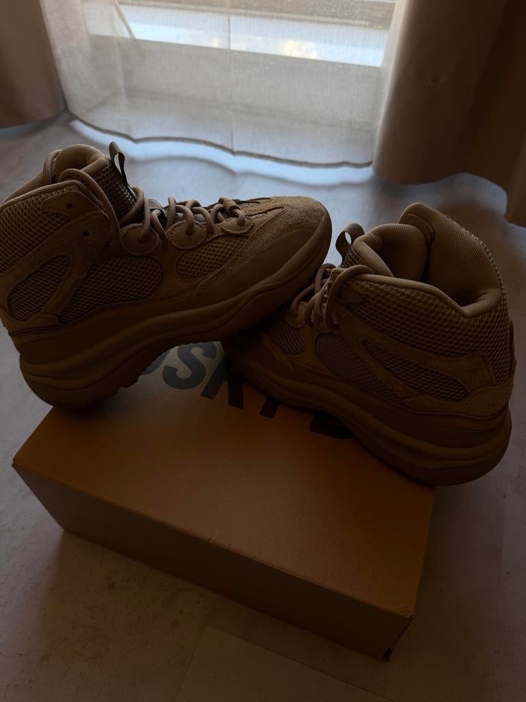 Yeezy Desert Boot Rock (EG6462) - Maat 42, Ophalen of Verzenden, Zo goed als nieuw, Overige kleuren, Boots
