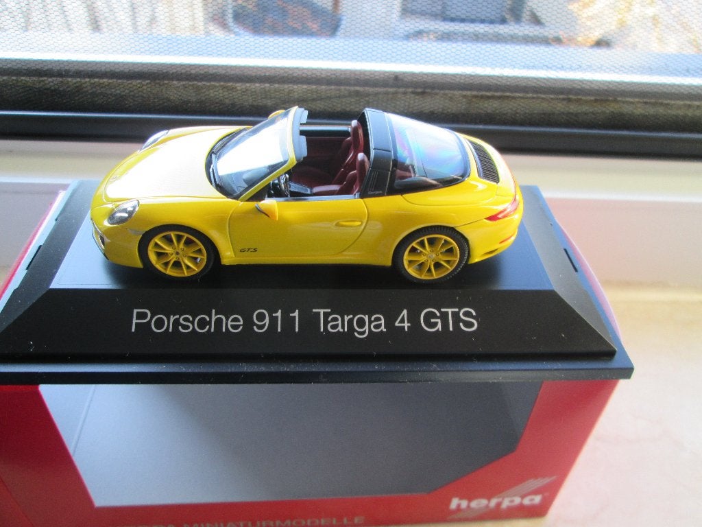 Porsche 911 Targa 4 GTS gelb 1:43 von Herpa, Ophalen of Verzenden, Nieuw, Auto, Overige merken