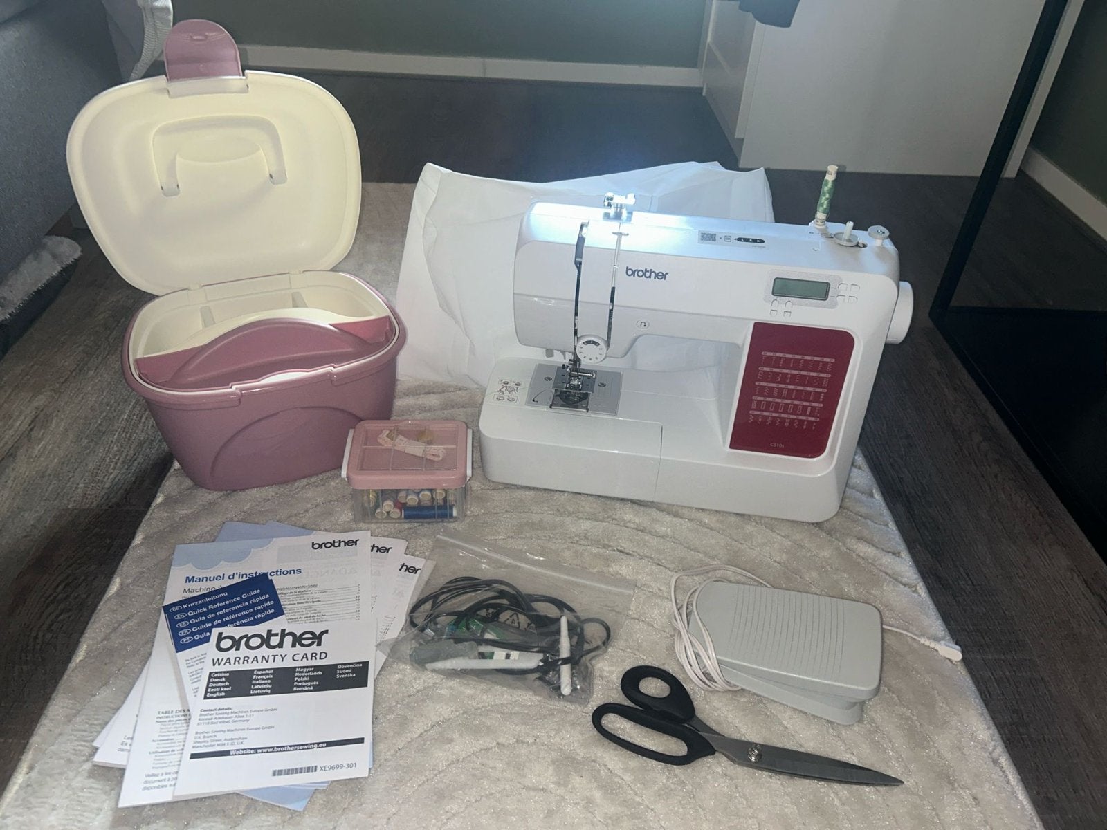 Brother Naaimachine met accessoires en opbergdoos, Hobby en Vrije tijd, Naaimachines en Toebehoren, Ophalen, Zo goed als nieuw