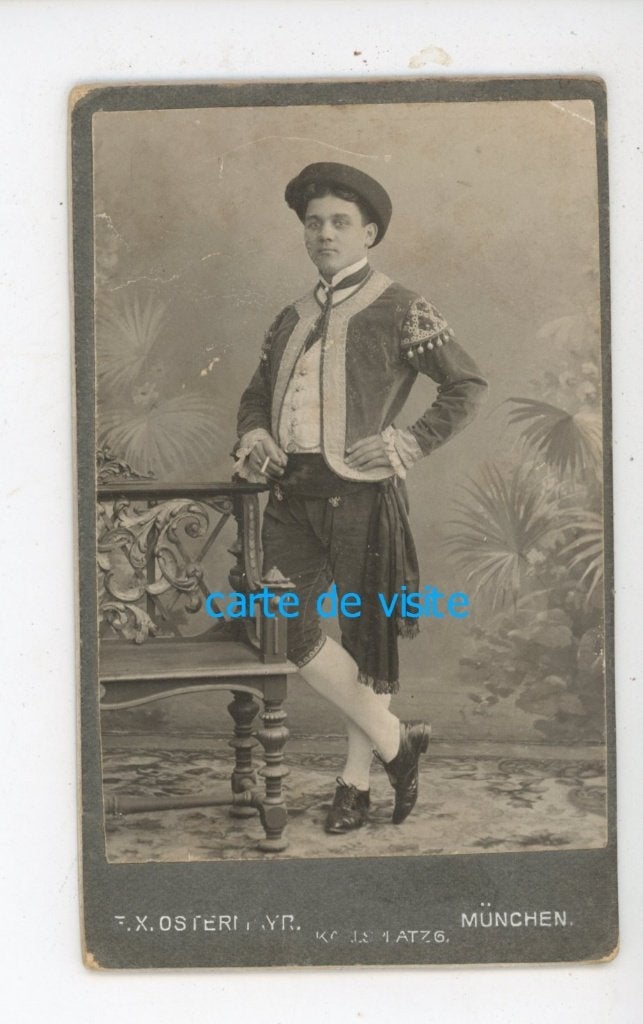P70; Antieke foto van man in kostuum, F.X. Ostermayr München, Verzamelen, Gebruikt, Foto, Klederdracht, Ophalen of Verzenden