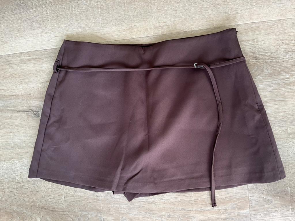 Bruin rokje met broekje, Bruin, Maat 42/44 (L), Nieuw, Ophalen of Verzenden