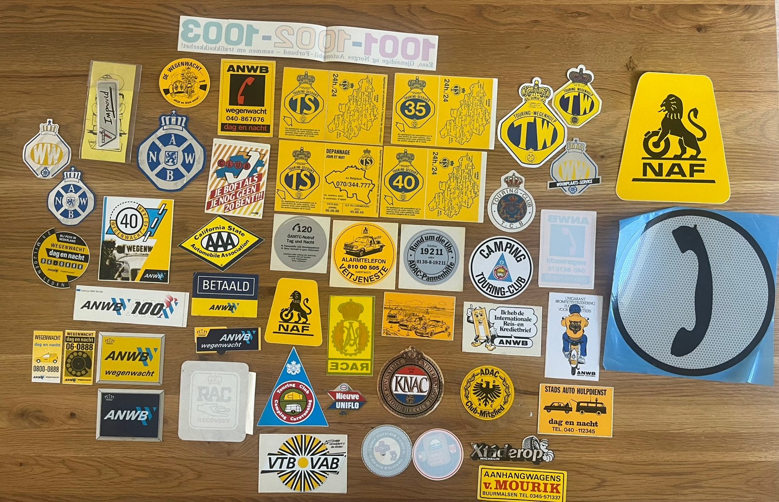 Verzameling oude stickers ANWB Wegenwacht autoclub RAC NAF, Auto diversen, Autostickers, Verzenden