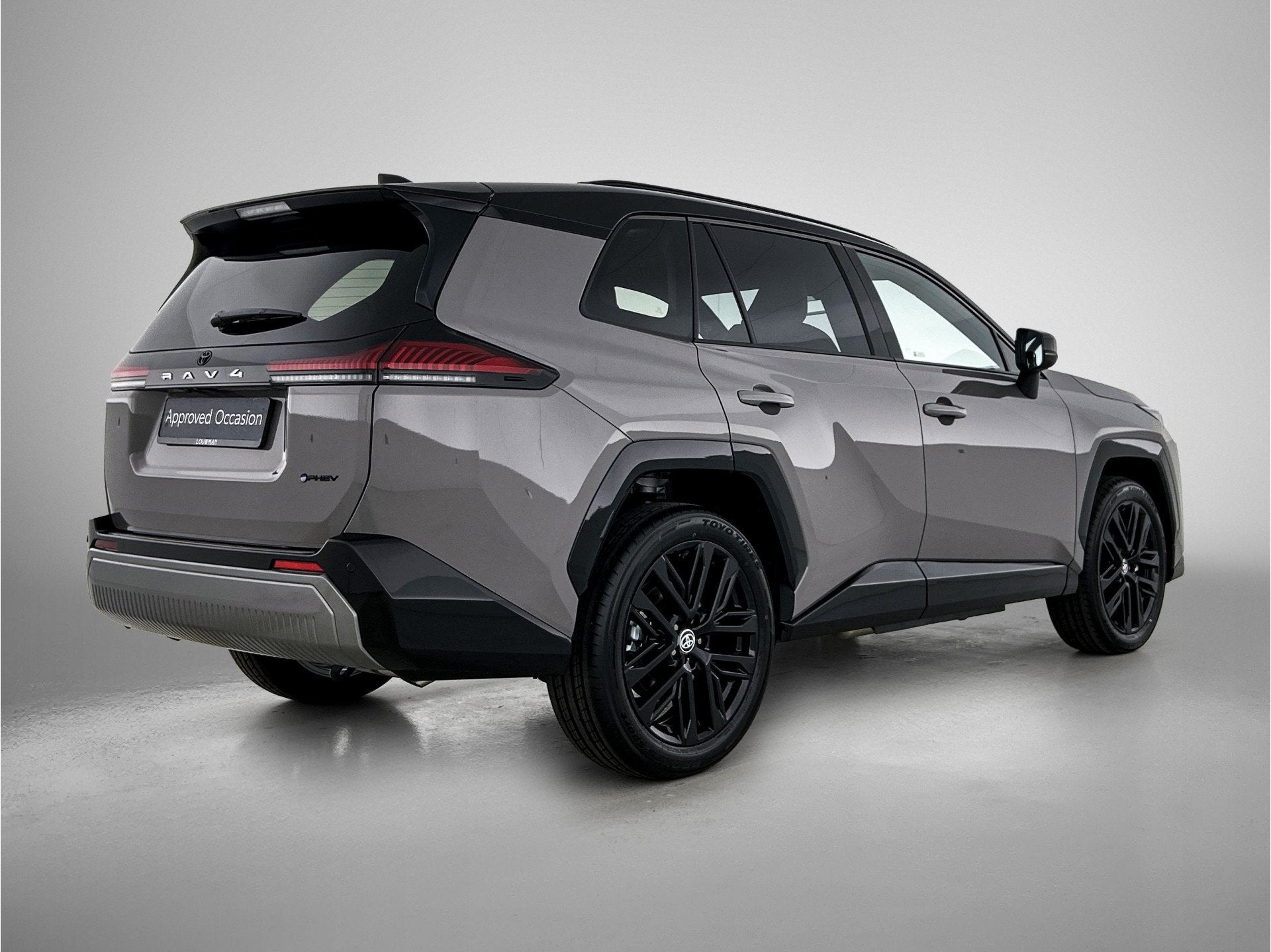 Toyota RAV4 2.5 Plug-in Hybrid 270 First Edition | BTW voert, Auto's, Gebruikt, Zwart, 4 cilinders, Hybride Elektrisch/Benzine