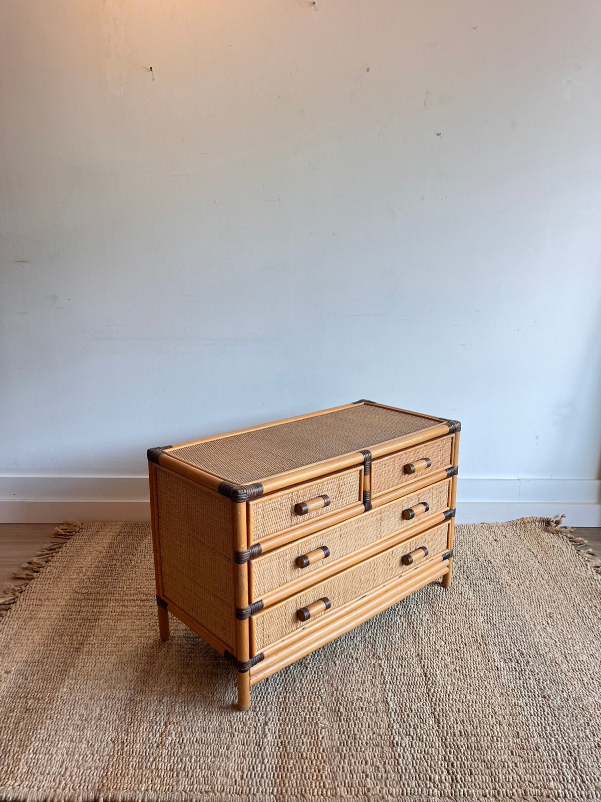 Rotan bamboe ladekast met 4 laden vintage, Huis en Inrichting, Kasten | Ladekasten, Ophalen, Vintage, 50 tot 100 cm, Zo goed als nieuw
