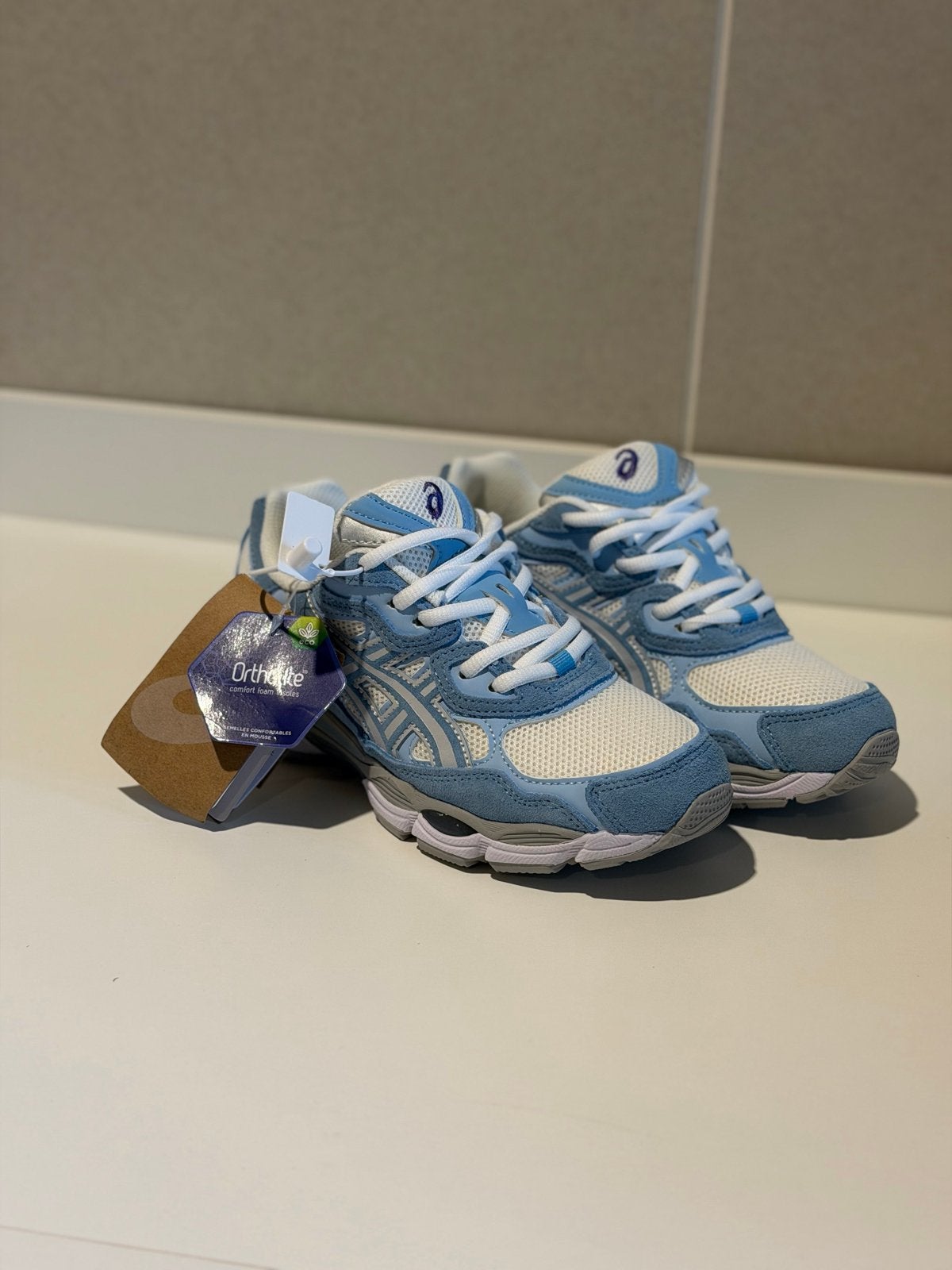 ASICS Gel-NYC Cream/Arctic Sky EU 44, Kleding | Heren, Schoenen, Ophalen of Verzenden, Nieuw, Overige kleuren, Sneakers of Gympen