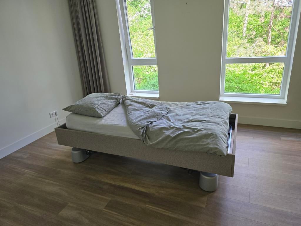 Zorgbed Medipoint Timeless Deluxe elektrisch verstelbaar, Huis en Inrichting, Slaapkamer | Bedden, Zo goed als nieuw, Eenpersoons