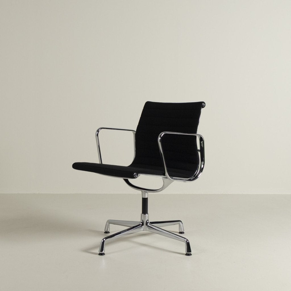 Vitra EA 108 Stoel Zwart Hopsak - Chroom, Vitra, Zo goed als nieuw, Niet ingevuld, Niet ingevuld