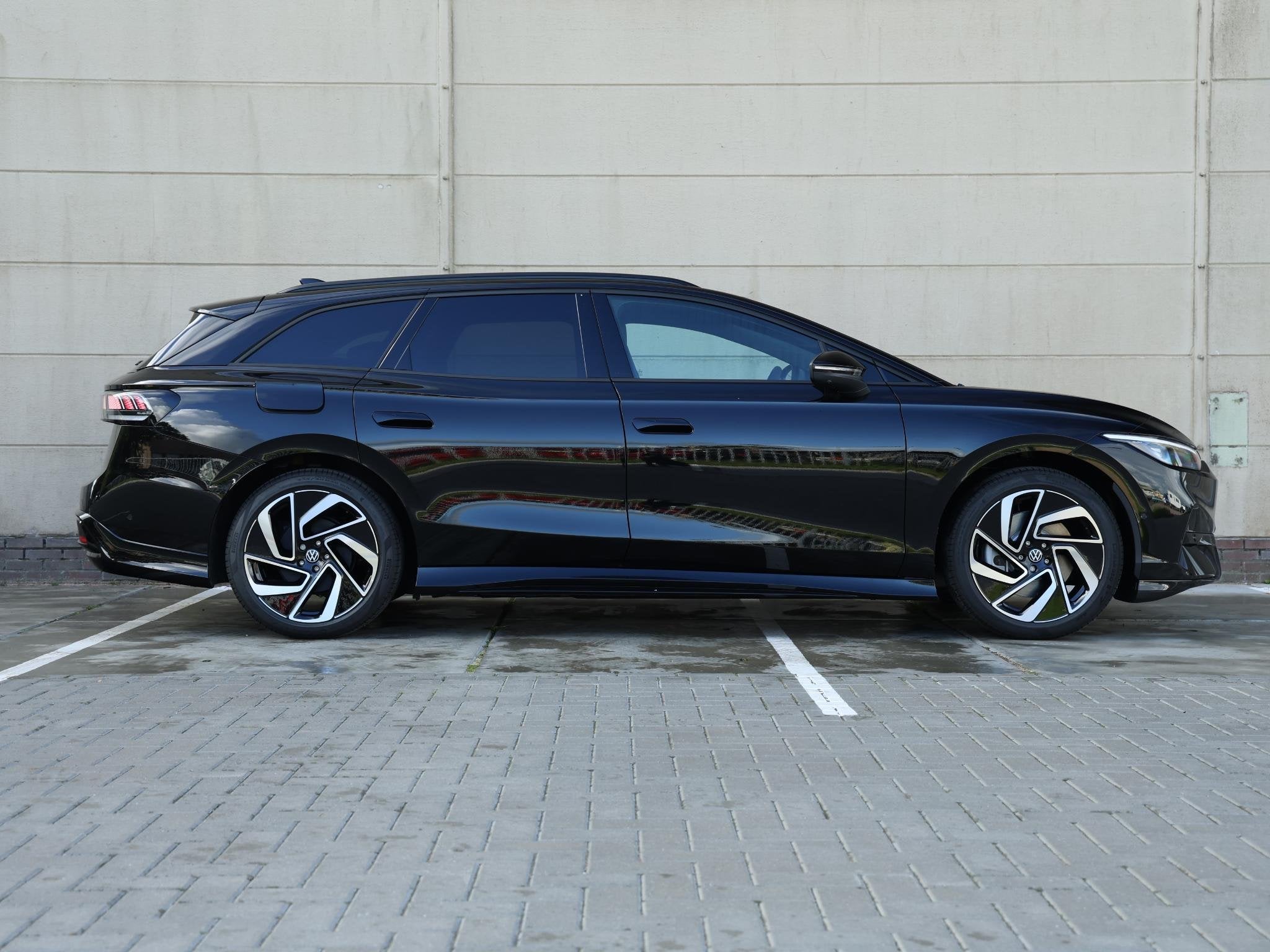 Volkswagen ID.7 Limited Edition Plus 77 kWh accu 286 PK | Ma, Auto's, Automaat, Achterwielaandrijving, Zwart, Zwart