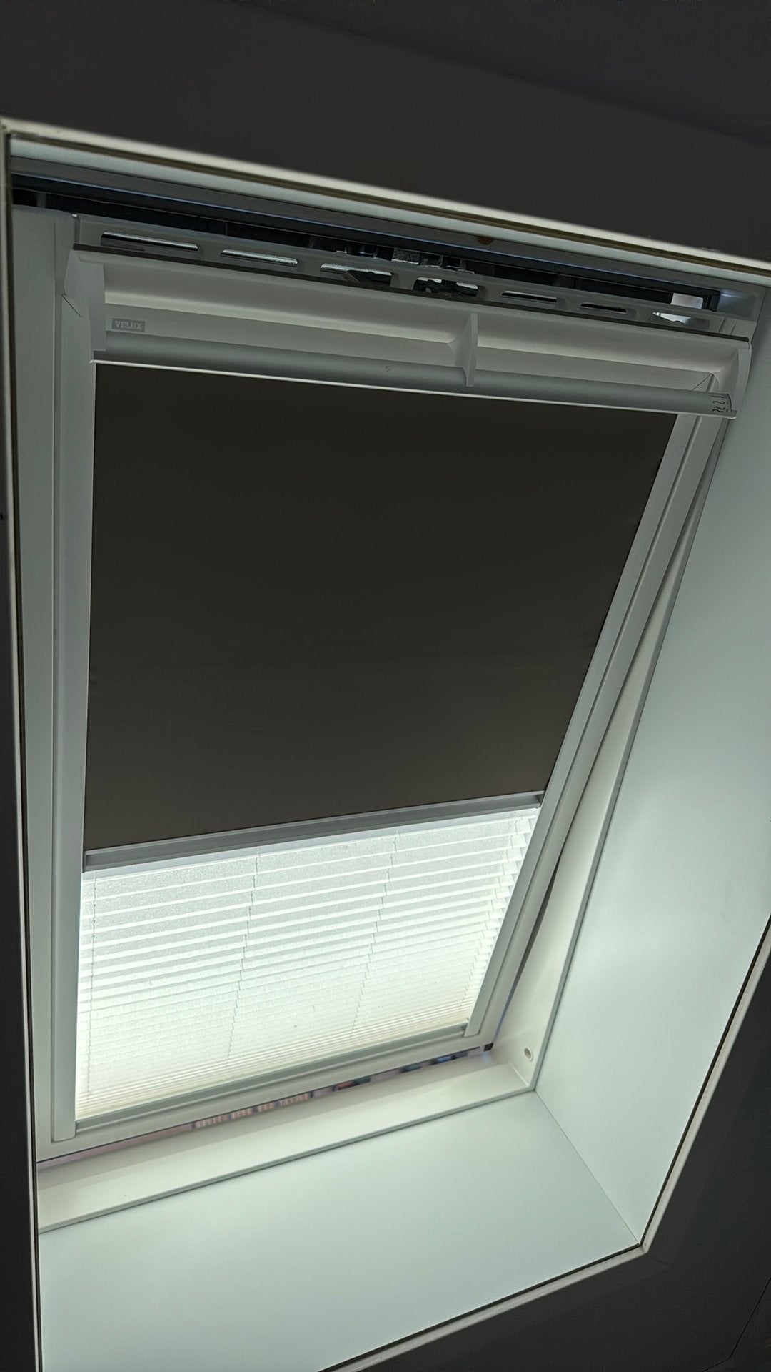 Velux Verduisterend Rolgordijn plus plissé - Raam GGU MK06, Ophalen, Zo goed als nieuw, Minder dan 80 cm, Dakraam