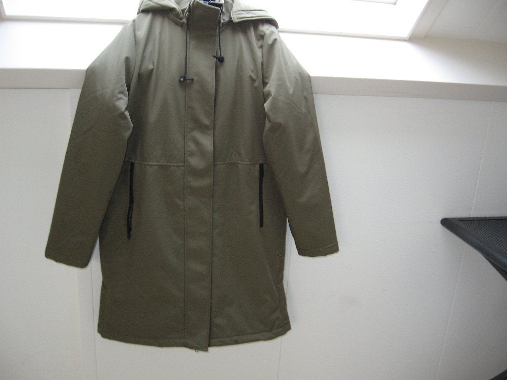 NW lange dames gevoerde winter jas  GROEN ONLY Maat M €50,-, Ophalen of Verzenden, Nieuw, Maat 38/40 (M), Groen
