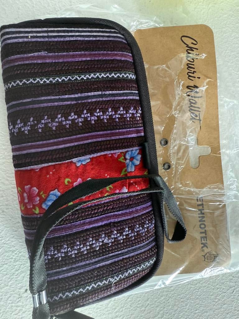 Wallet, Verzenden