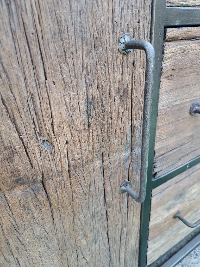 Foto 10 van Stoere Moderne Rubuuste en Landelijke Meubels