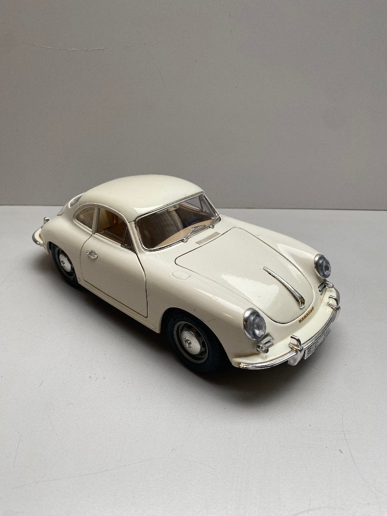 Bburago 1:18 Porsche 356 B Coupé (1961/1962) Crème – In Doos, Hobby en Vrije tijd, Ophalen of Verzenden, Zo goed als nieuw, Auto