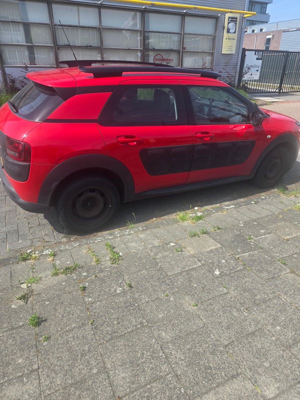 3 x Citroën C4 Cactus 1.6 Blue HDI 100 Airdream 2014 Rood, Voorwielaandrijving, 96 €/maand, Origineel Nederlands, 1560 cc