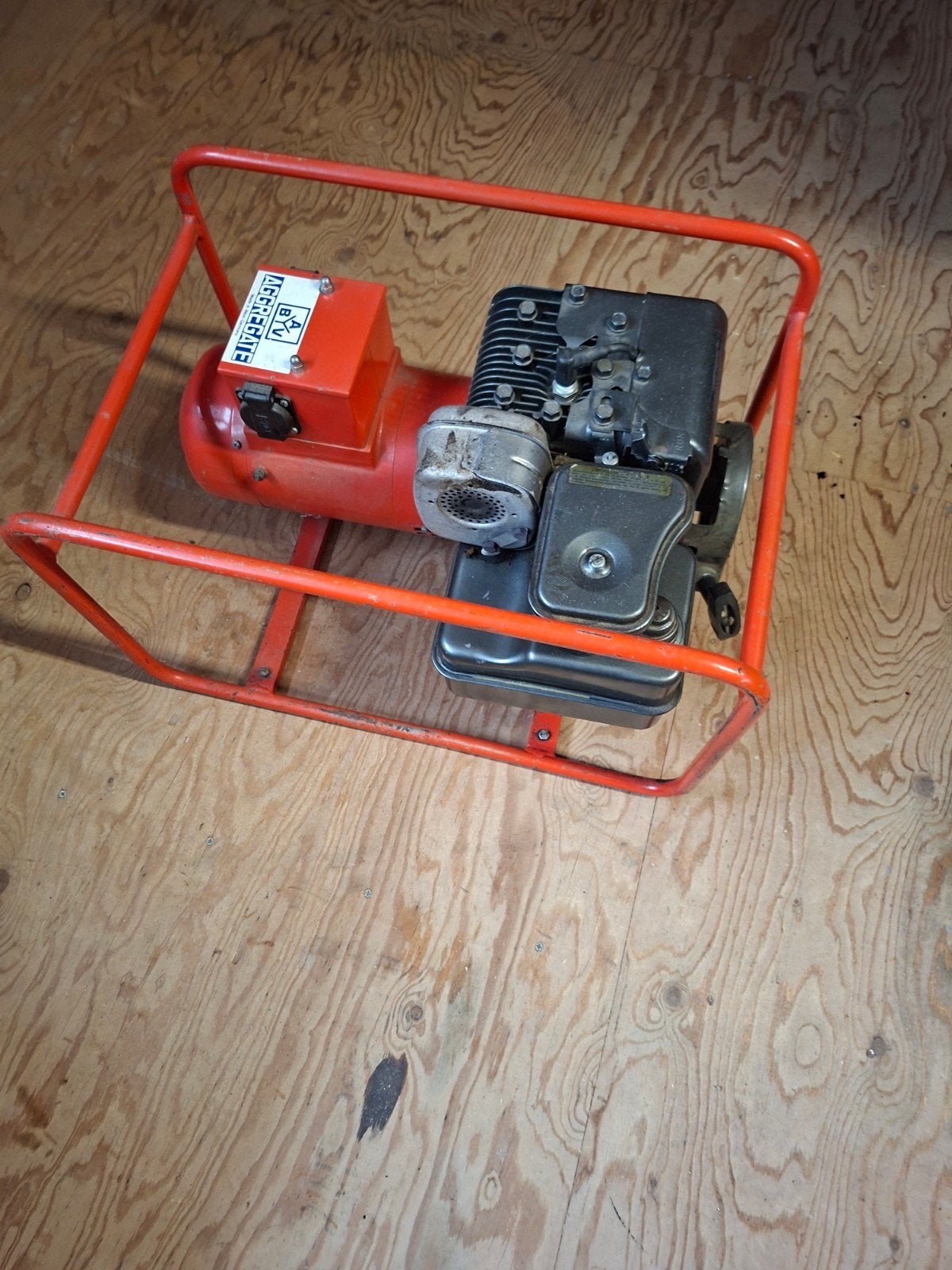Goed werkende aggregaat - 1.5 kVA, Briggs & Stratton 5 HP, Ophalen, Gebruikt, Minder dan 5 kVA, Benzine
