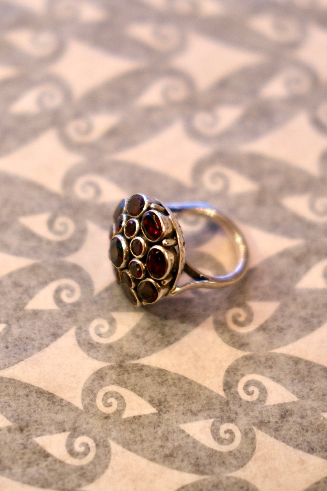 Zilveren ring met granaten, maat 18 mm, 18 tot 19, Ophalen of Verzenden, Met edelsteen, Rood