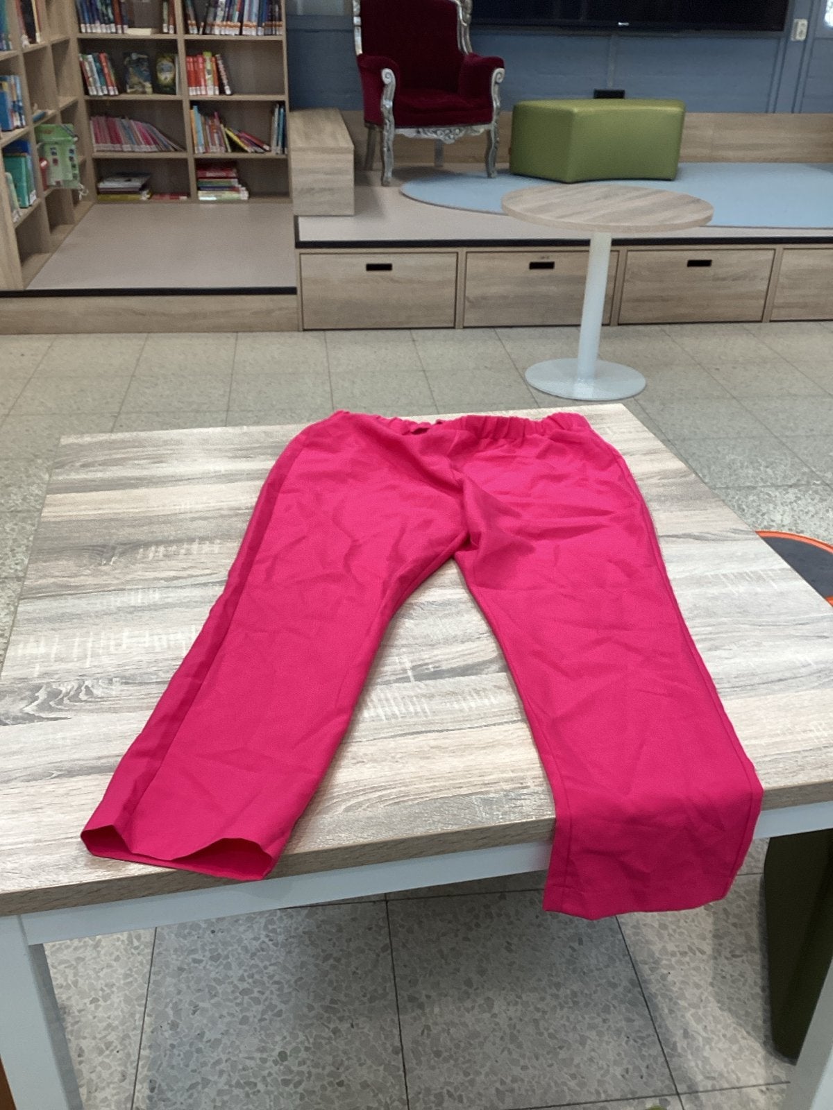 Roze broek maat 46 - Gratis afhalen, Kleding | Dames, Ophalen of Verzenden, Gedragen, Maat 46/48 (XL) of groter, Roze