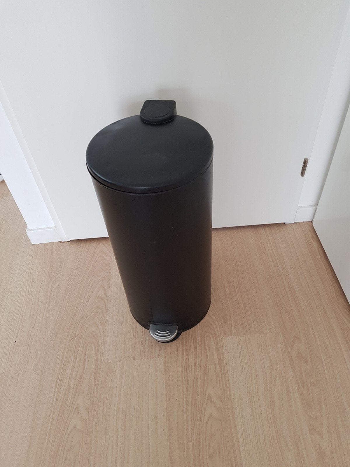 Prullenbak, Huis en Inrichting, Woonaccessoires | Prullenbakken, Met pedaal, 50 tot 75 cm, 40 liter of meer, Ophalen of Verzenden