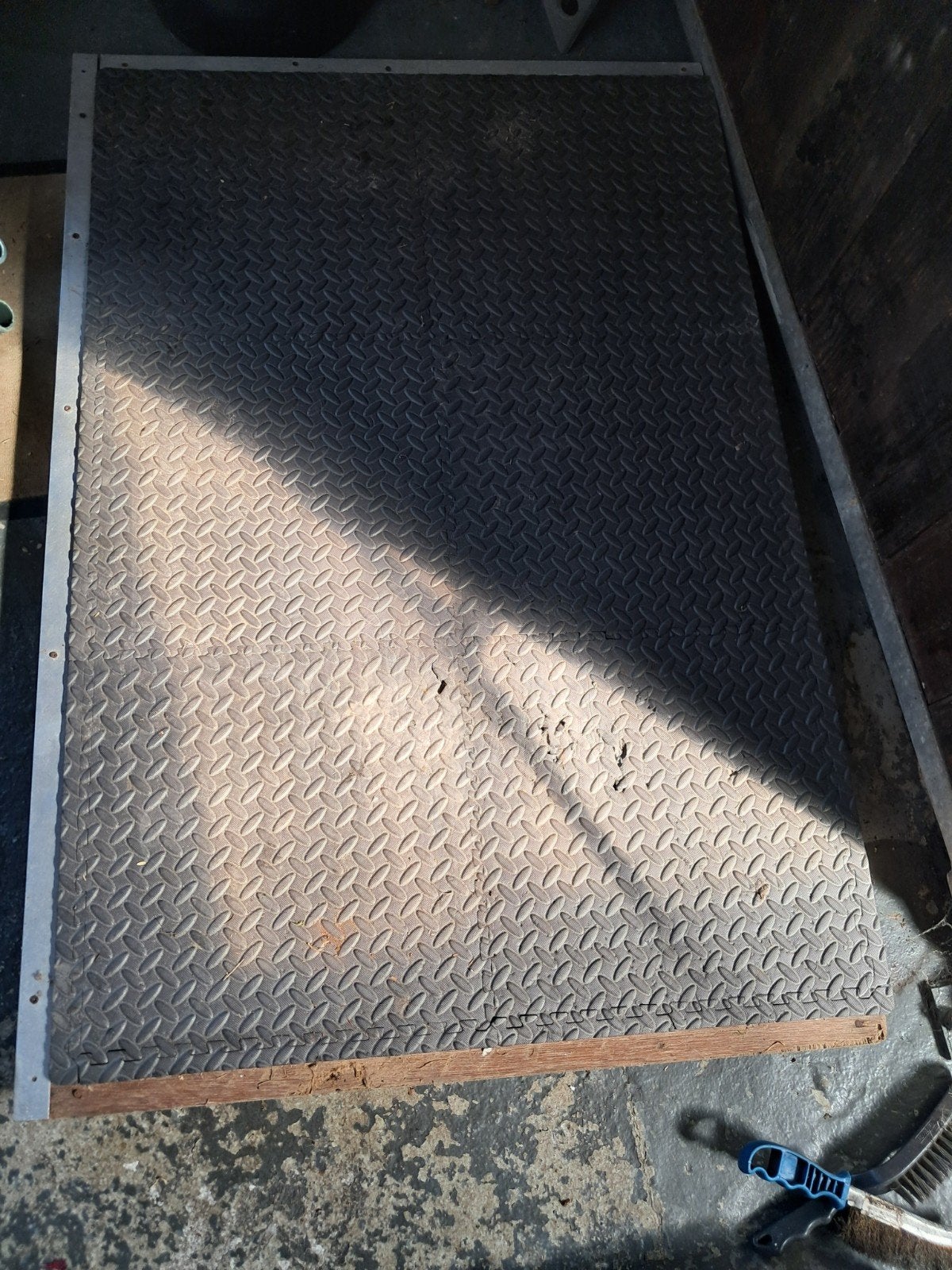 Hondenpallet met rubberen tegels, Ophalen, Gebruikt