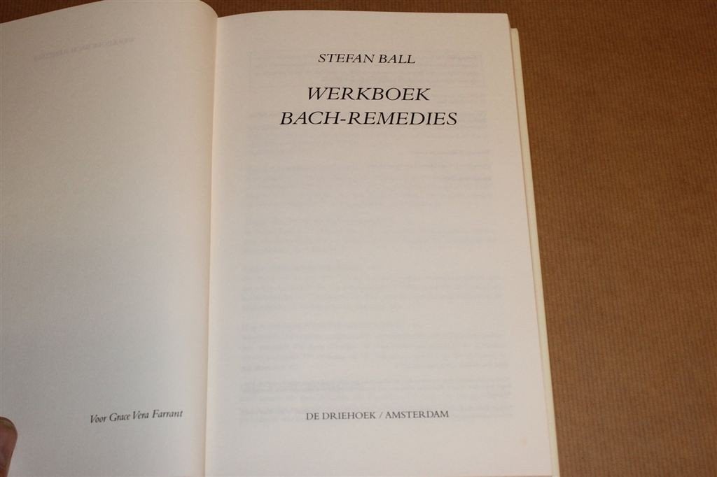 Werkboek Bach-remedies — Inleiding en Cursusboek, Ophalen of Verzenden, Gelezen, Overige onderwerpen, Achtergrond en Informatie