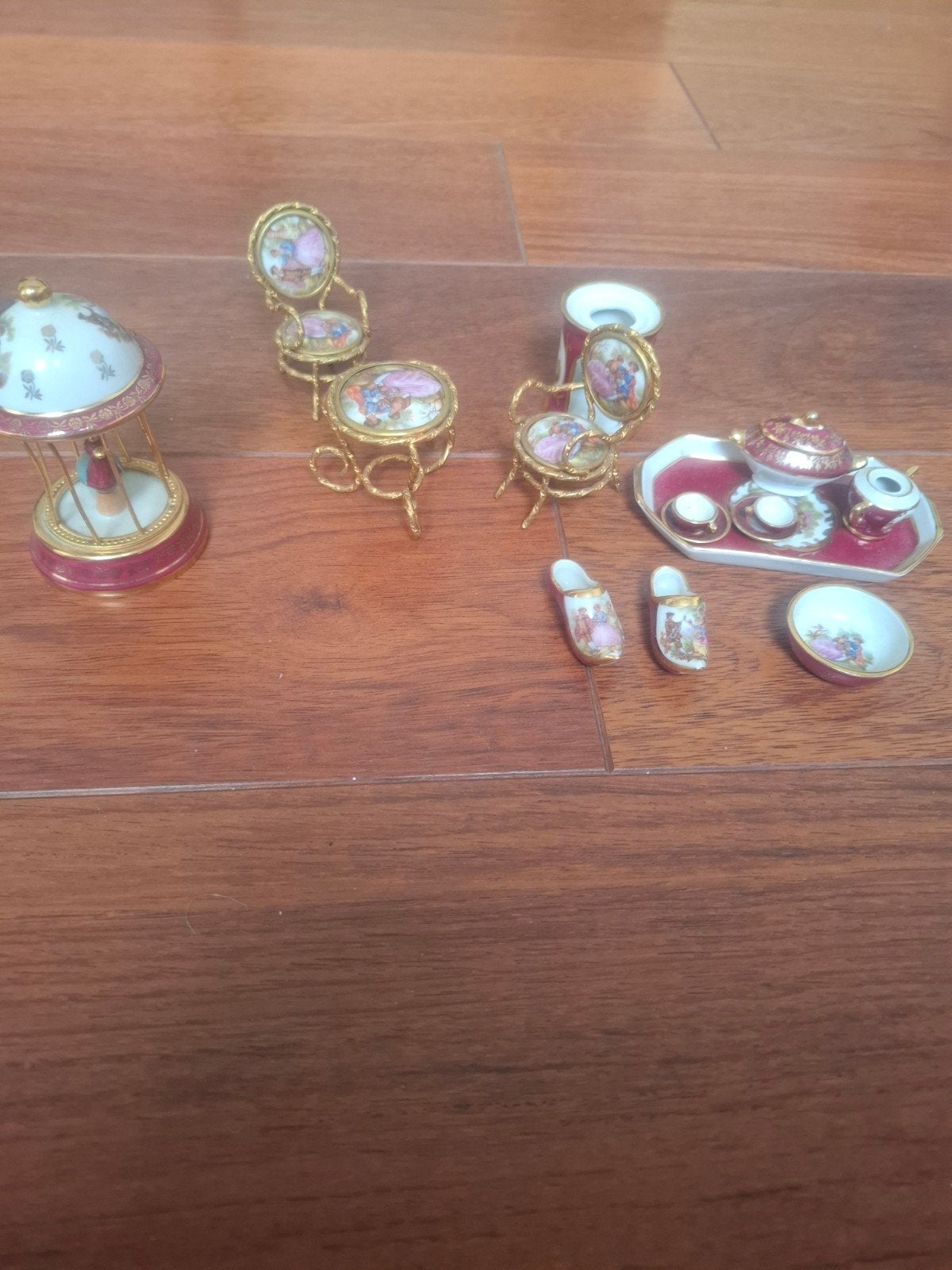 Limoges Porseleinen Miniatuur Meubels en Servies Set, Antiek en Kunst, Ophalen
