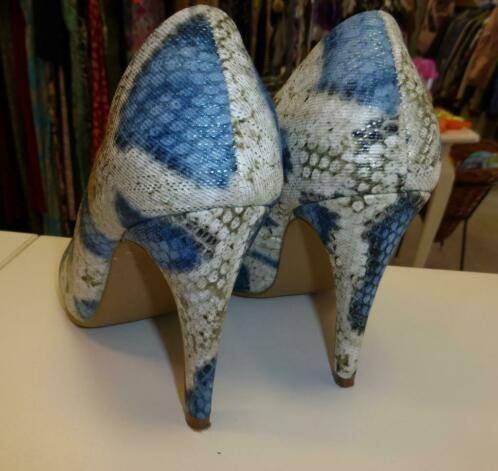 Tango pumps blauw ecru snake patroon hoge hak mt 38 28613, Pumps, ., Zo goed als nieuw, TANGO.