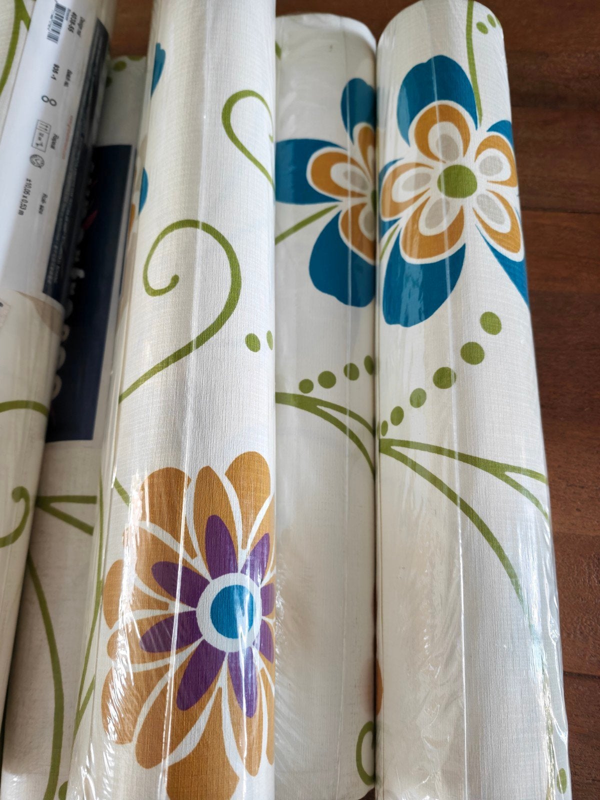 Retro bloemen behang crème wit - Nieuw in verpakking, Ophalen of Verzenden, 25 tot 50 m², Geel