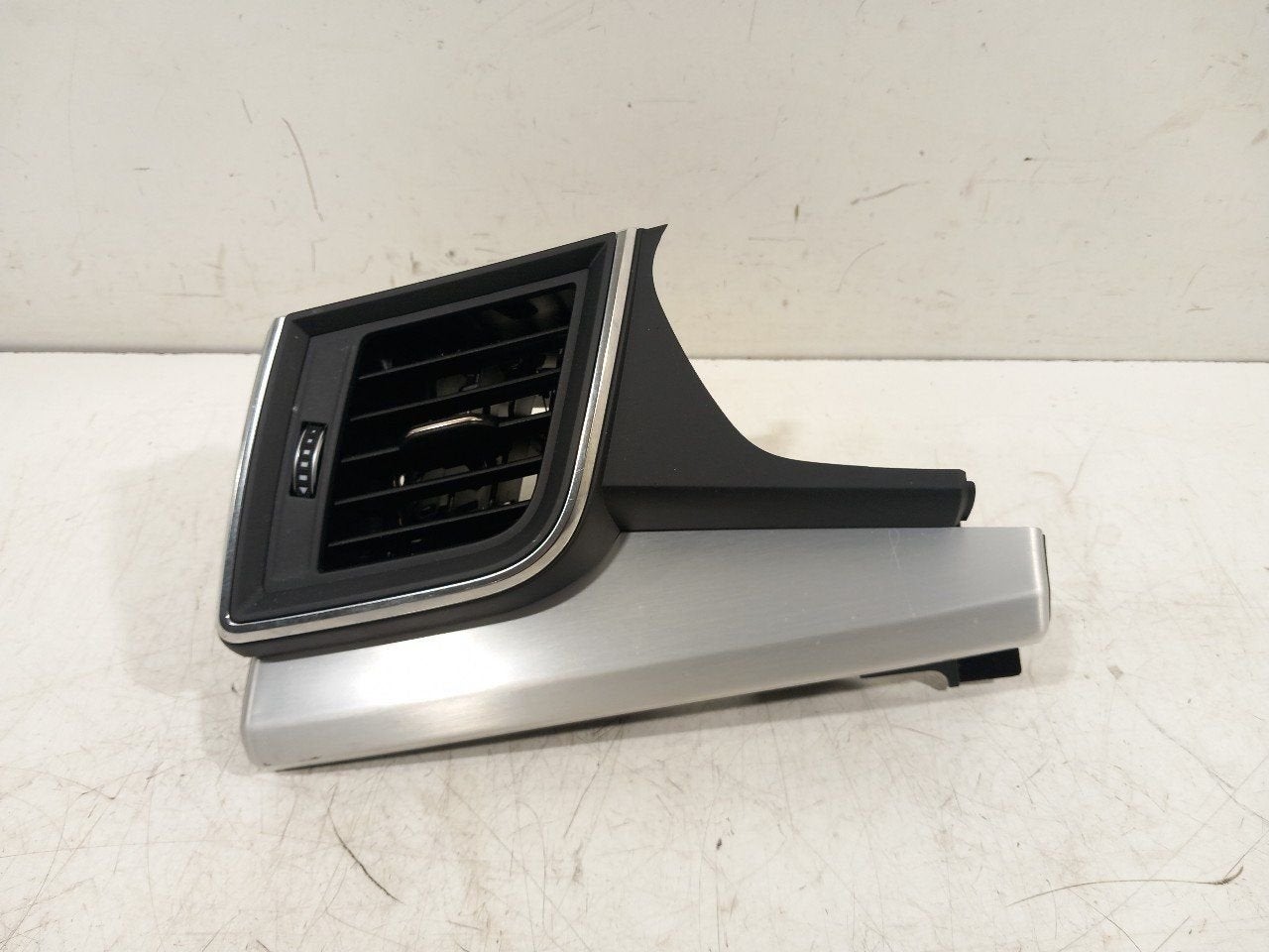 Dashboard luchtrooster links Audi SQ5, Onderdelen@venauto.nl, Van der Ven Autorecycling B.V., Gebruikt, Ettenseweg 76, 4706 PB Roosendaal, The Netherlands