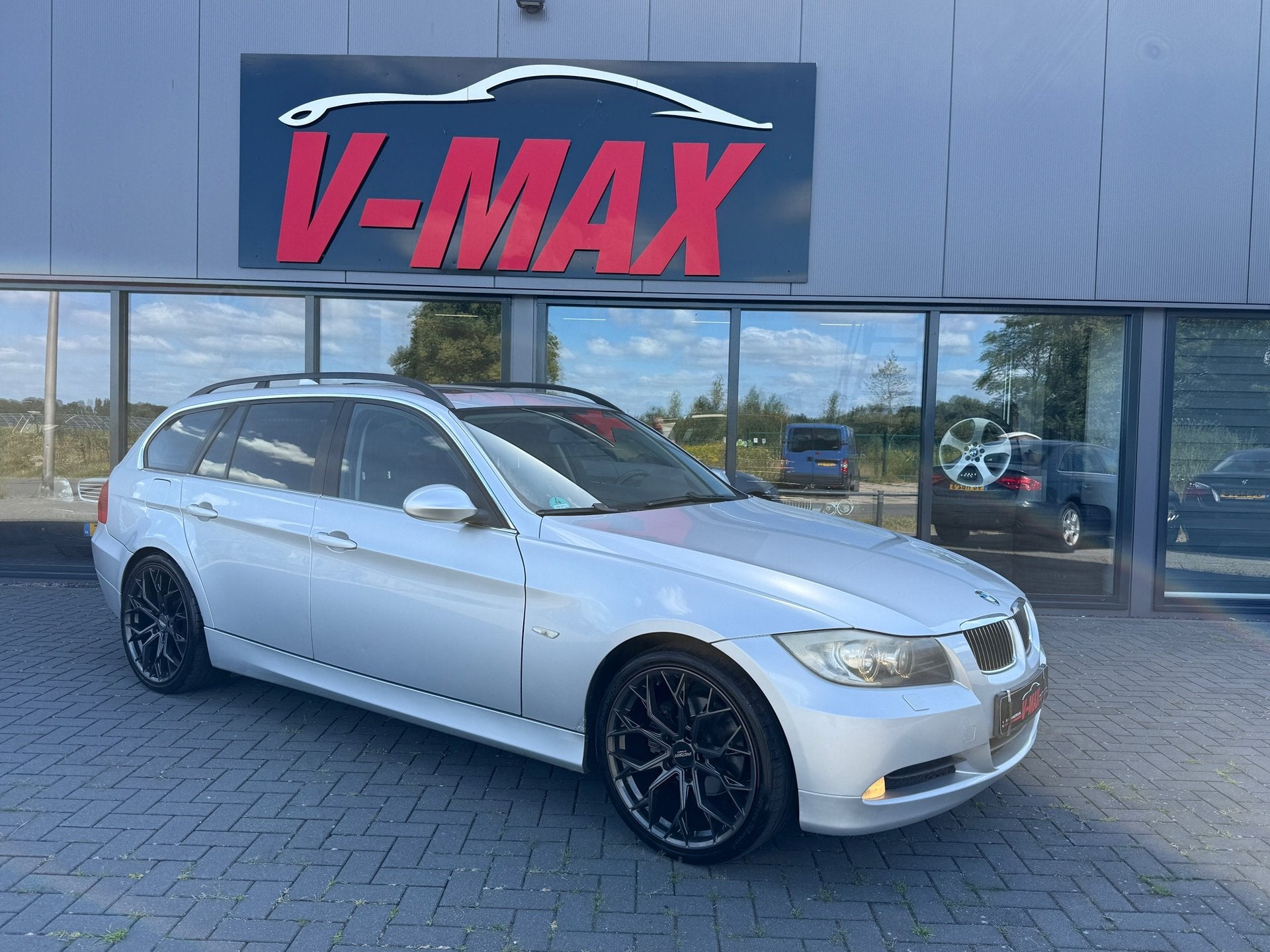 BMW 325i Touring Executive Xenon Leer NaviProf Stoelvw Trekh, Automaat, Achterwielaandrijving, Gebruikt, Zwart