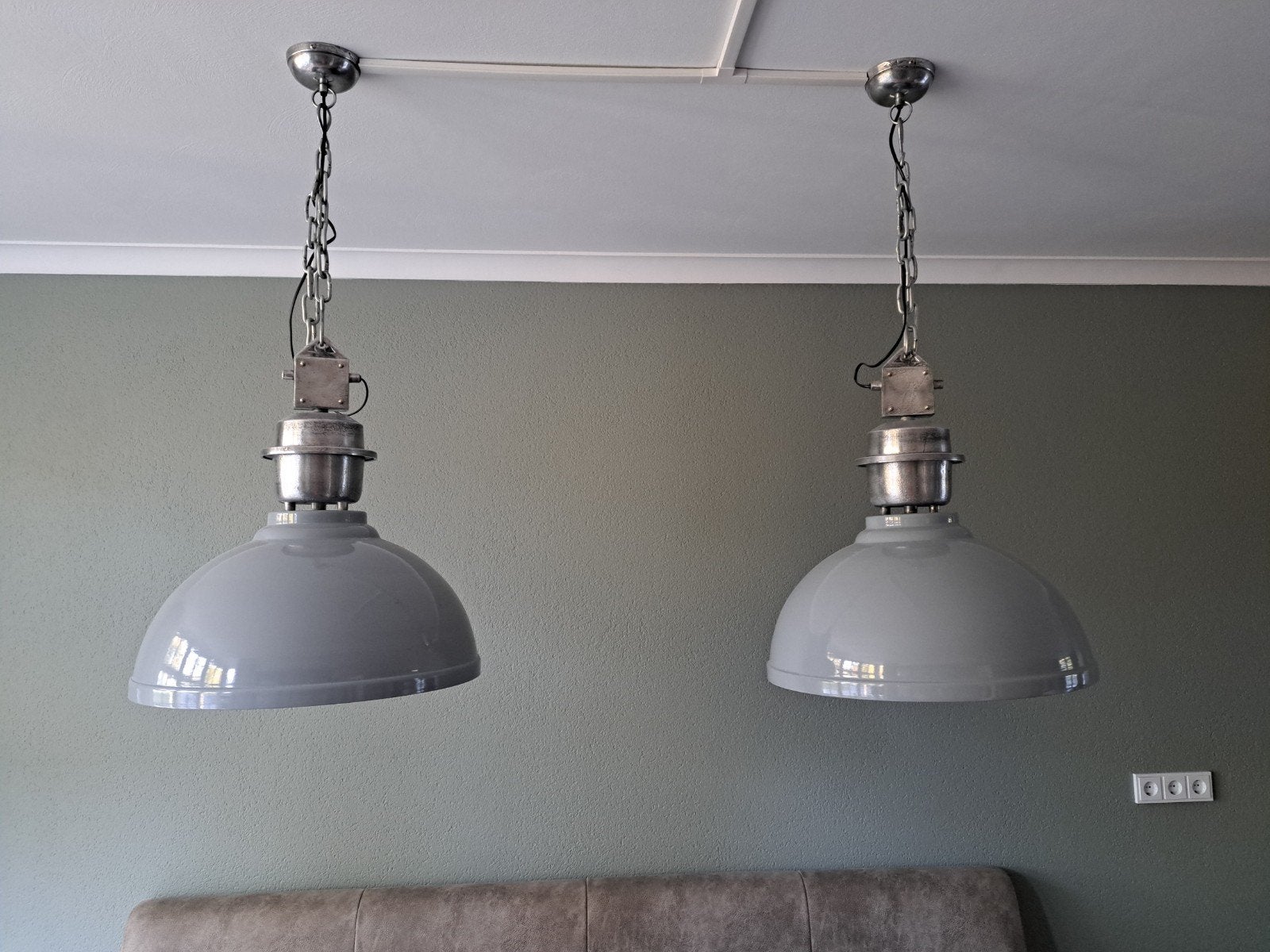 2 Industriële hanglampen, Huis en Inrichting, Lampen | Hanglampen, Ophalen, Gebruikt, E27 (groot), Metaal